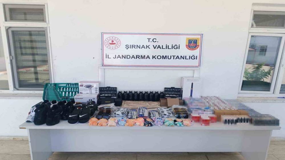 Şırnak&rsquo;ta jandarmadan ka&ccedil;ak&ccedil;ılığa b&uuml;y&uuml;k darbe: 8 milyon liralık ka&ccedil;ak &uuml;r&uuml;n ele ge&ccedil;irildi

