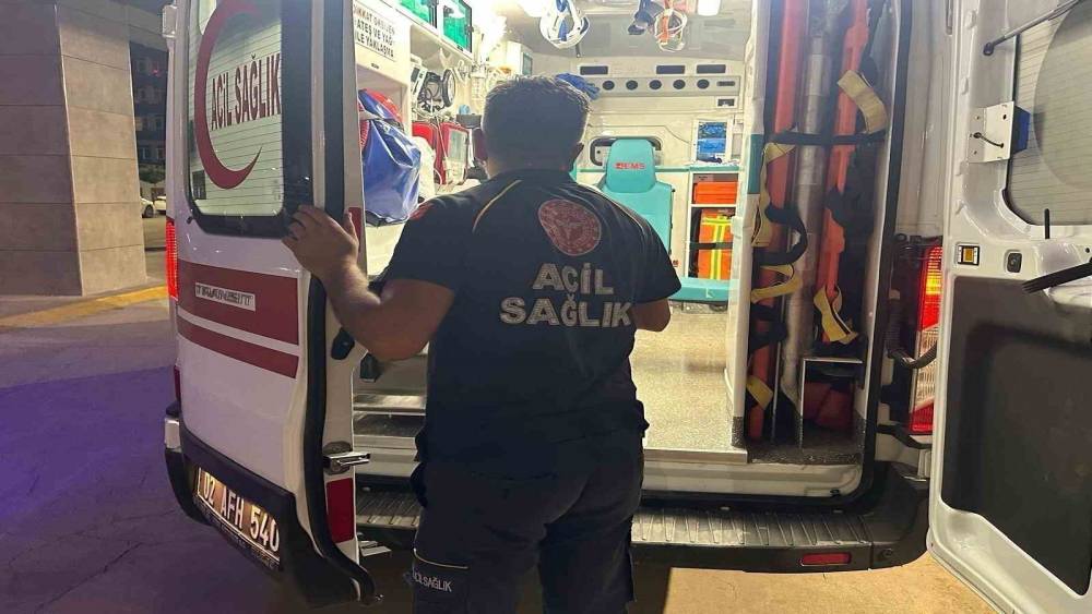 D&uuml;ğ&uuml;n t&ouml;reninde kavga: 5 yaralı
