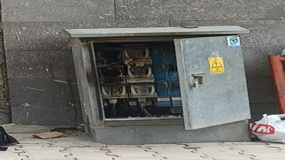 Elektrik trafosu patladı
