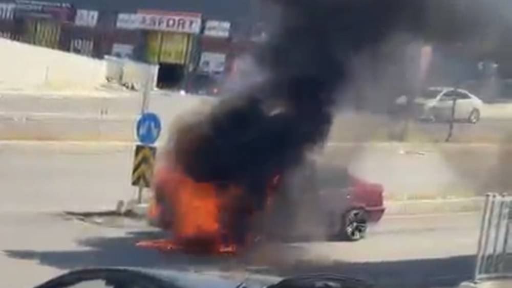 Seyir halindeki otomobilde yangın &ccedil;ıktı

