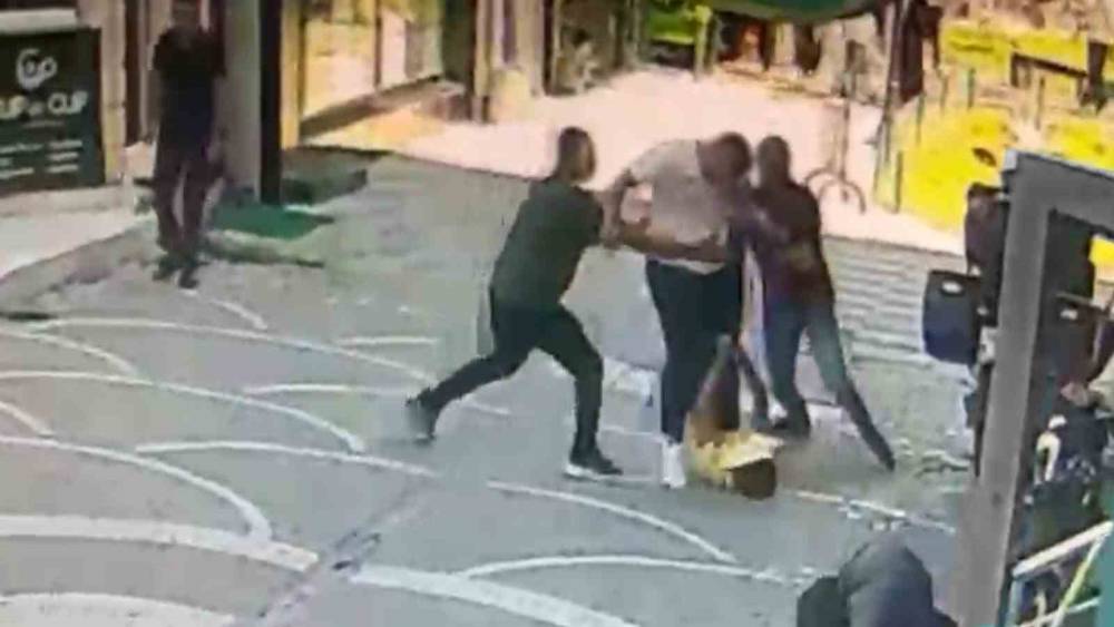Belediyenin Fen İşleri M&uuml;d&uuml;r&uuml; ve mimarın kavgasında yeni g&ouml;r&uuml;nt&uuml;ler ortaya &ccedil;ıktı
