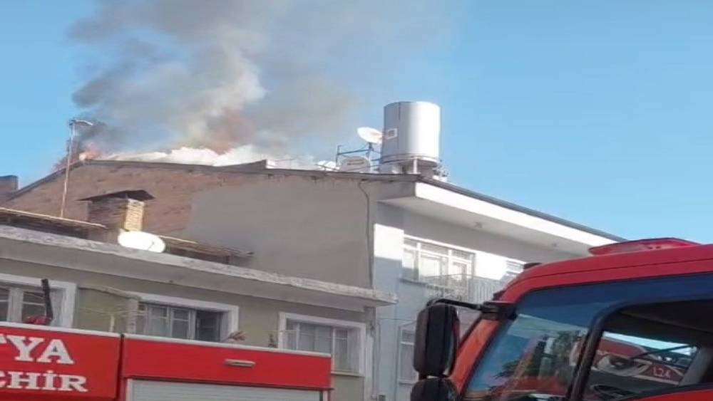 Malatya&rsquo;da korkutan &ccedil;atı yangını
