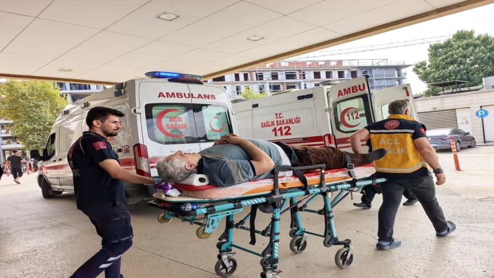 İneg&ouml;l&rsquo;de &ccedil;atıdan d&uuml;şen kişi ağır yaralandı
