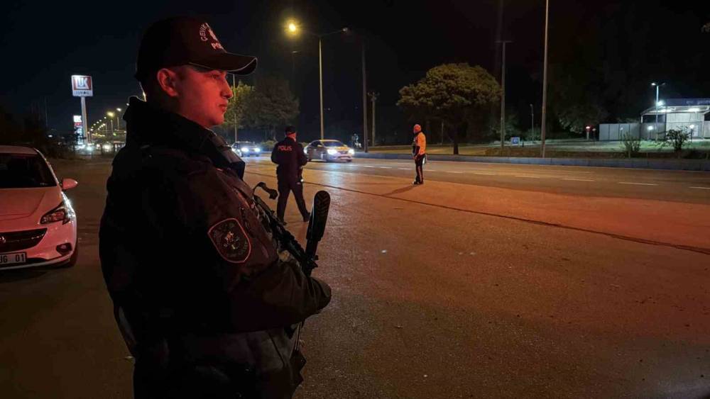 D-100&rsquo;de polis ekiplerinden geniş &ccedil;aplı denetim
