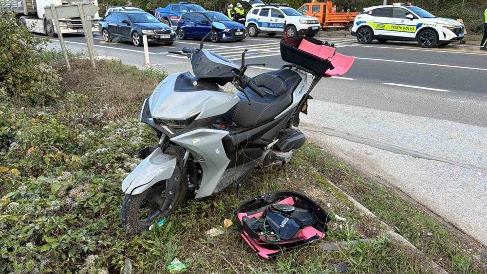 Bolu&rsquo;da motosiklet ile hafif ticari ara&ccedil; &ccedil;arpıştı: 2 yaralı
