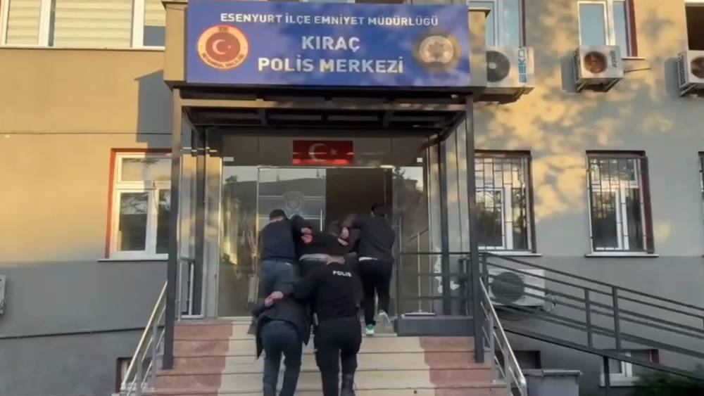 Avcılar&rsquo;da dron destekli narkotik operasyonu: 5 ş&uuml;pheli yakalandı
