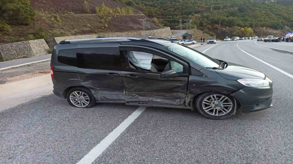 Bing&ouml;l&rsquo;de trafik kazası: 3 yaralı
