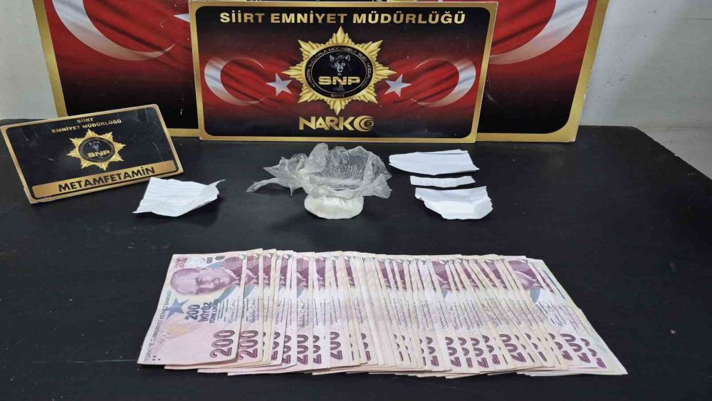 Siirt&rsquo;te sokak satıcılarına narkotik darbesi: 3 tutuklama
