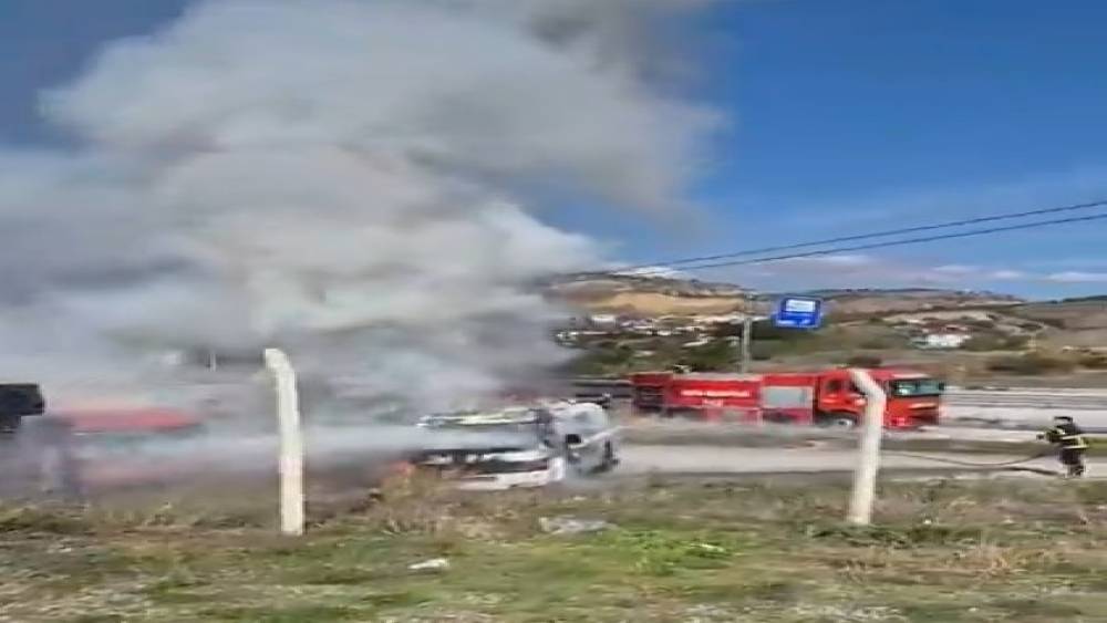 Kastamonu&rsquo;da park halindeki tanker alev alev yandı
