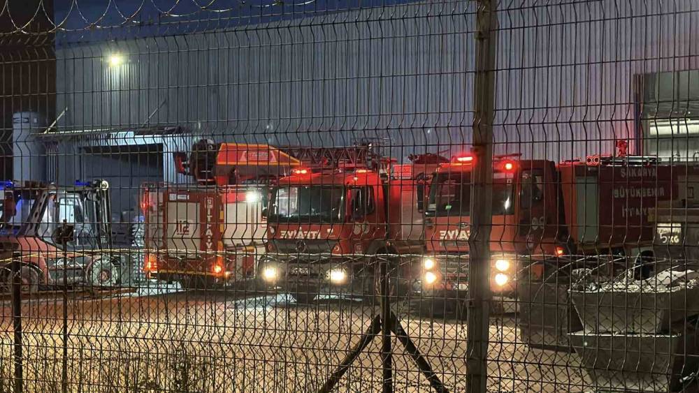 Al&uuml;minyum fabrikasında patlama: 1&rsquo;i ağır 3 yaralı
