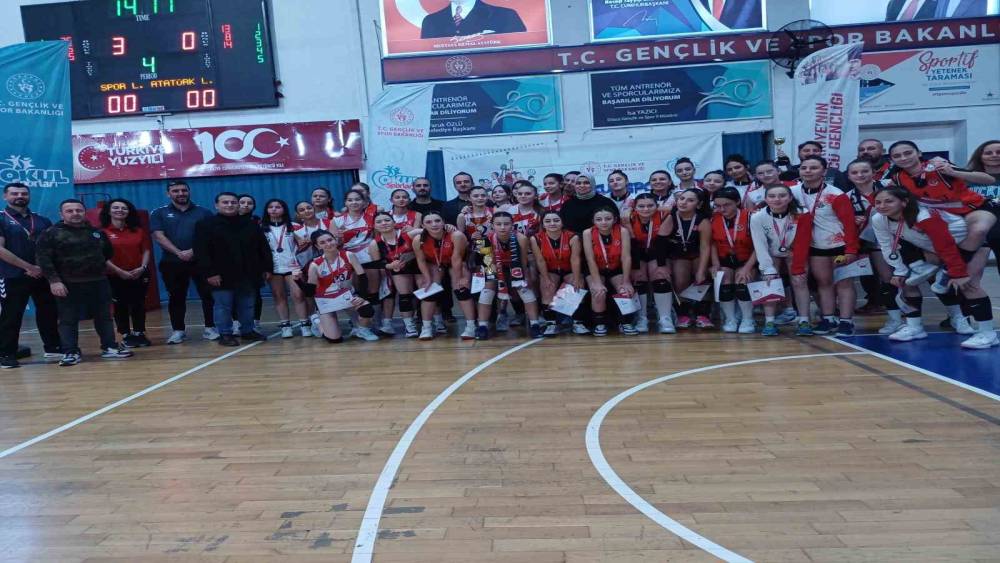 Voleybolda şampiyon Düzce Spor Lisesi oldu
