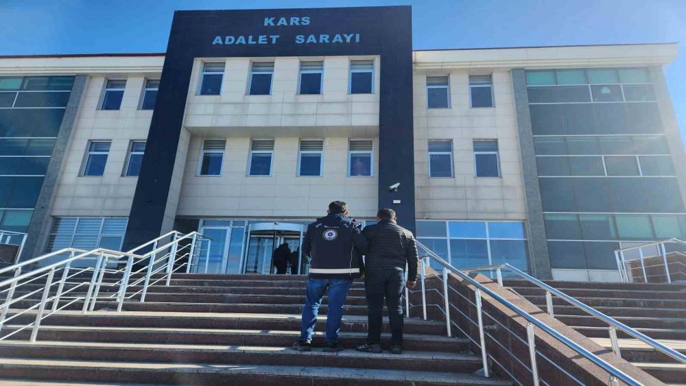 Kars&rsquo;ta g&ouml;&ccedil;men ka&ccedil;ak&ccedil;ılığı operasyonu: 1 tutuklama
