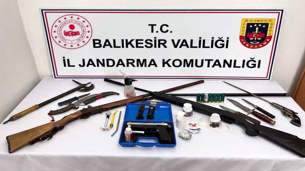 Balıkesir&rsquo;de uyuşturucu operasyonu: 52 adrese eş zamanlı baskın
