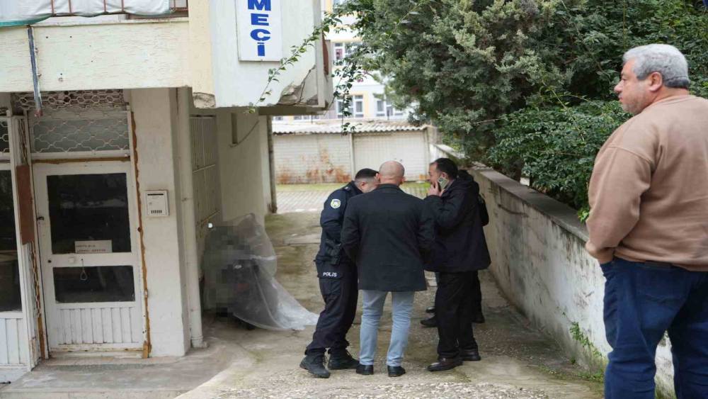 &Ccedil;ay i&ccedil;mek i&ccedil;in geldiği d&uuml;kk&acirc;nın a&ccedil;ılmasını motosikletinin &uuml;zerinde beklerken hayatını kaybetti
