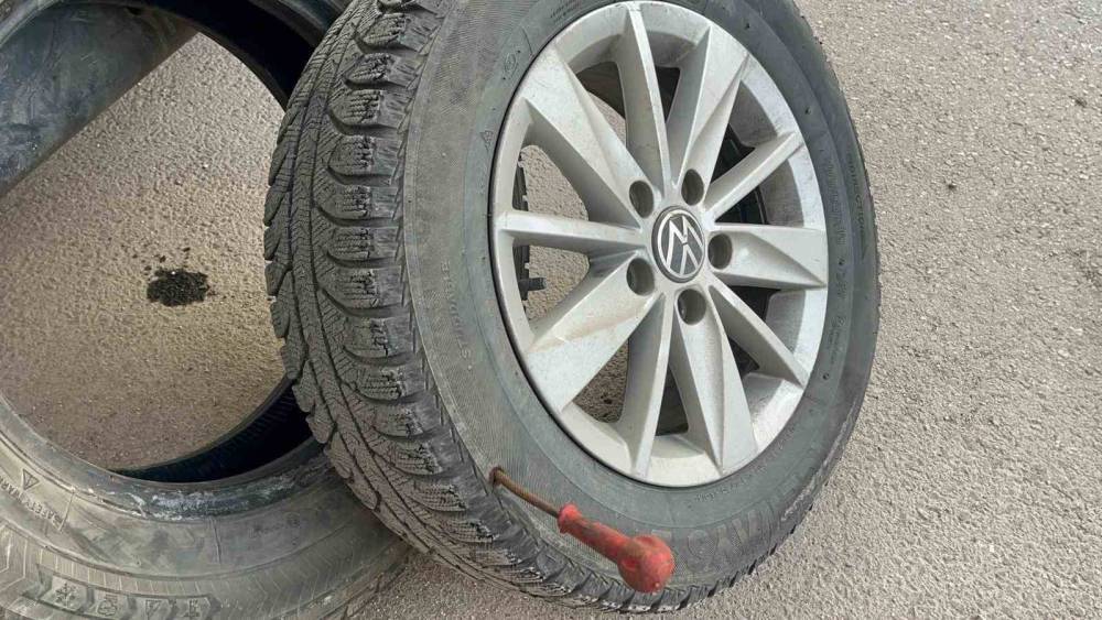 Eskişehir&rsquo;de park halindeki 2 aracın lastikleri bı&ccedil;akla patlatıldı
