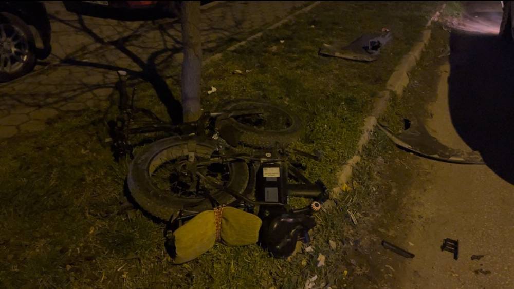 &Ccedil;ocuğun kullandığı otomobil bisiklete &ccedil;arptı: 2 &ccedil;ocuk yaralandı
