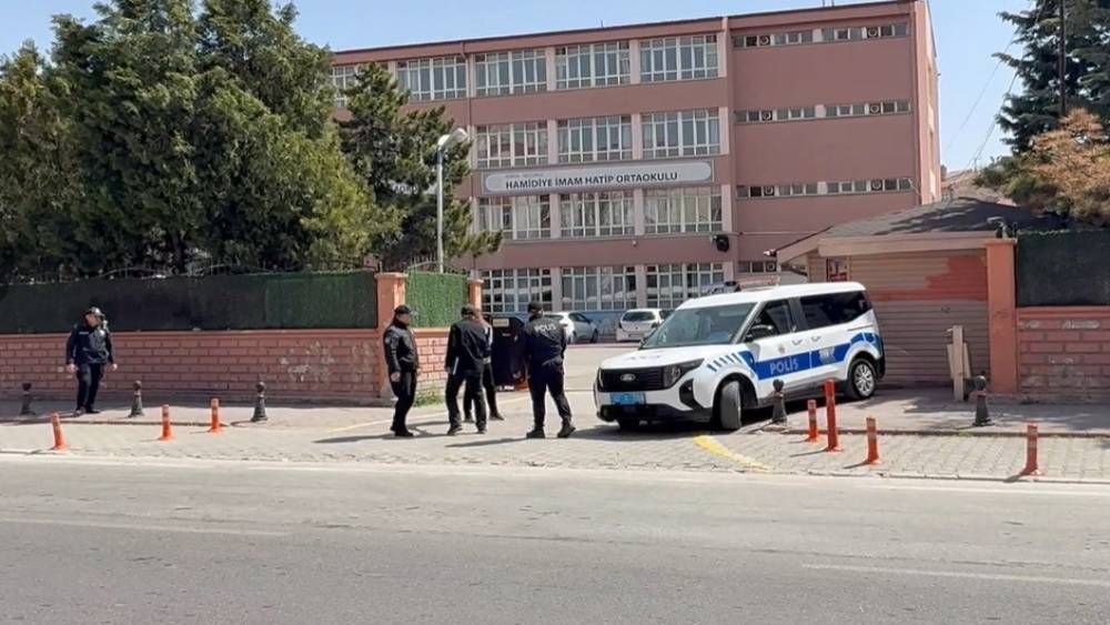 Konya&rsquo;da okul &ouml;nlerinde sıkı g&uuml;venlik &ouml;nlemi
