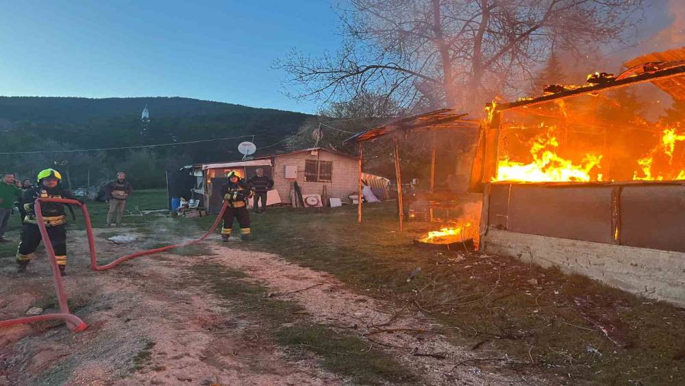 Bolu&rsquo;da baraka alevlere teslim oldu
