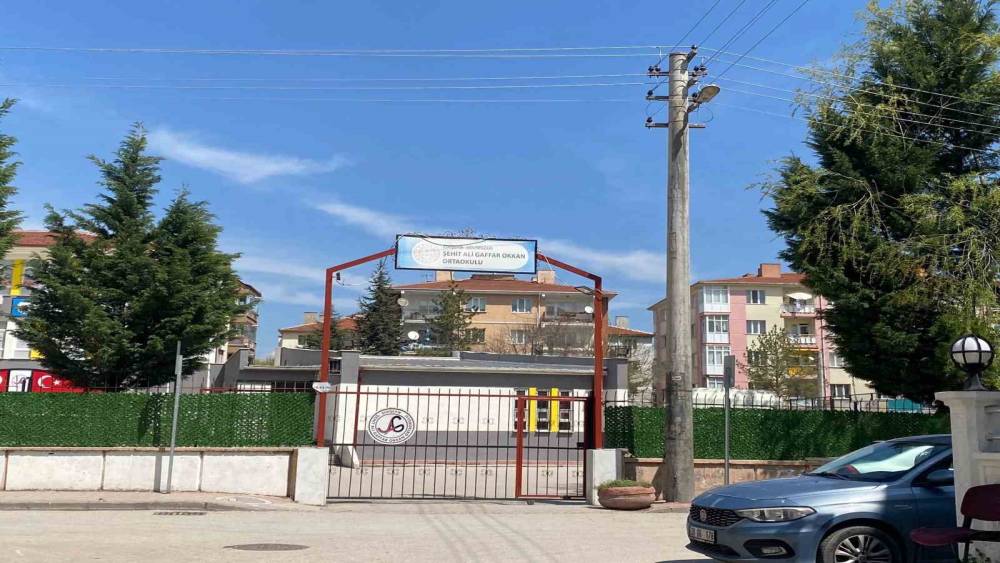 Okul &ccedil;evresindeki &lsquo;ş&uuml;pheli&rsquo; ekipleri harekete ge&ccedil;irdi
