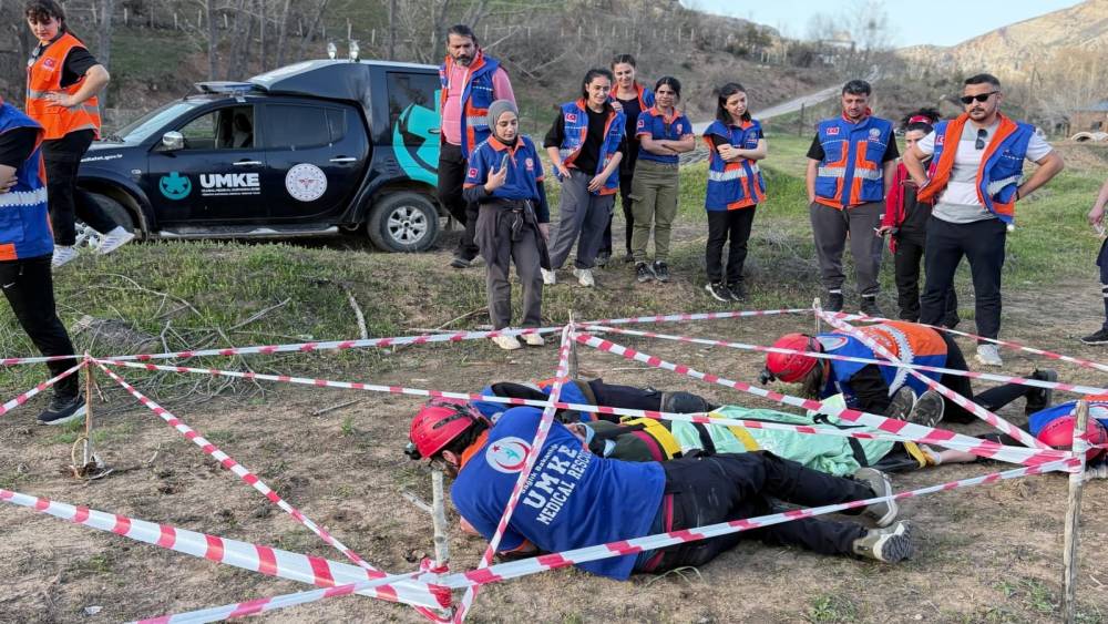 Tunceli&rsquo;de 21 sağlık personeli UMKE eğitimini tamamladı

