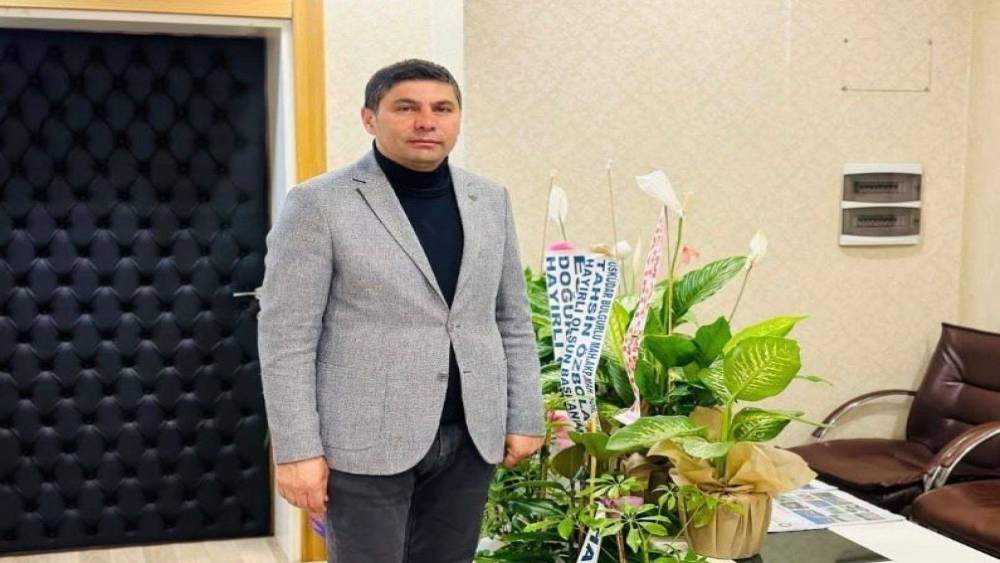 Belediye başkanının sekreterine satırla saldırı: 1 yaralı
