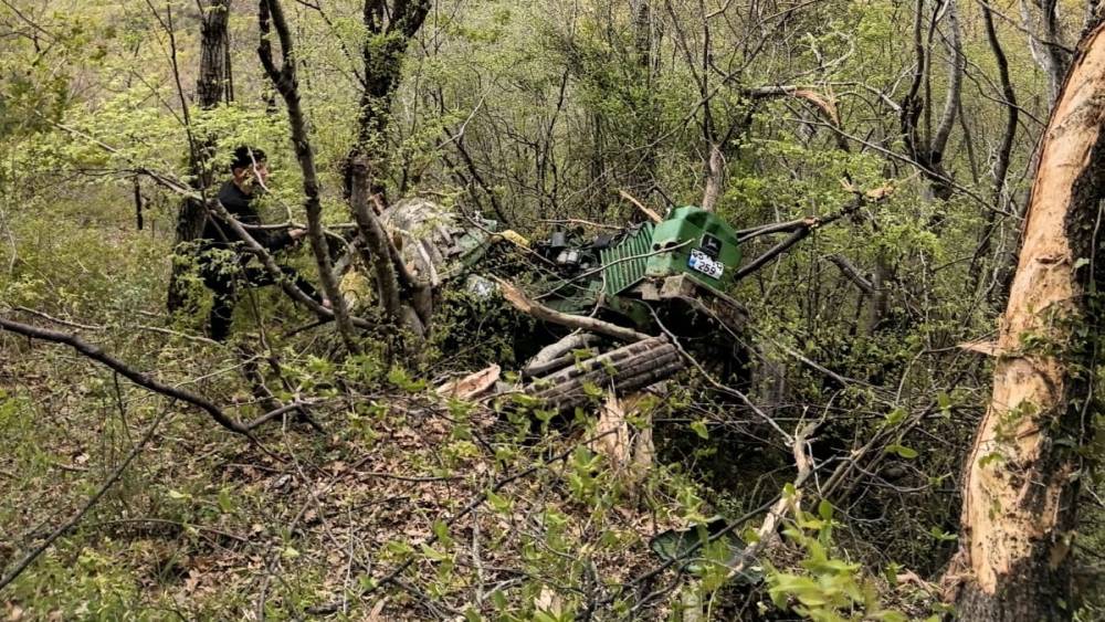 Yakakent&rsquo;te trakt&ouml;r devrildi, s&uuml;r&uuml;c&uuml; yaralandı
