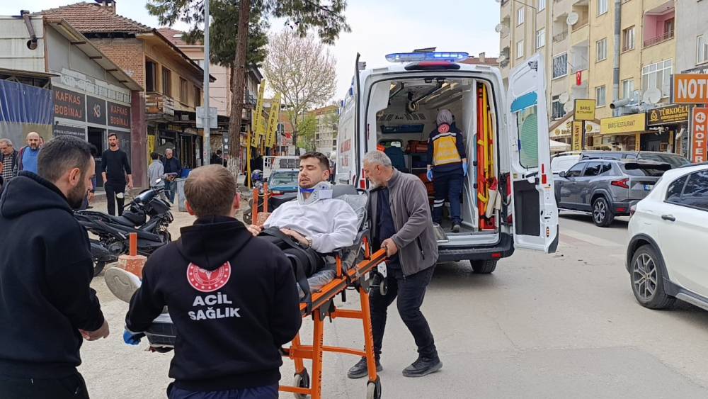 Bursa&rsquo;da yola aniden &ccedil;ıkan ara&ccedil; kazaya yol a&ccedil;tı: 1 yaralı
