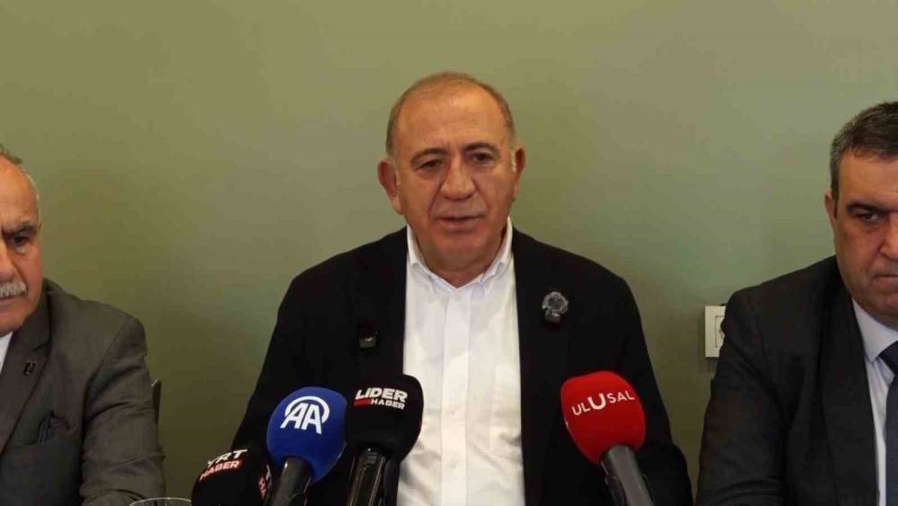 CHP&rsquo;li G&uuml;rsel Tekin: "Se&ccedil;im Kurulu&rsquo;na soruyorum; bu m&uuml;h&uuml;r, karar defteri kimde. Bizde"