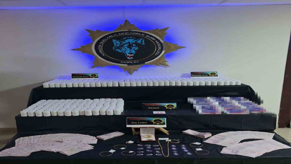 &Ccedil;orum&rsquo;da uyuşturucu satıcılarına darbe: 12 tutuklama
