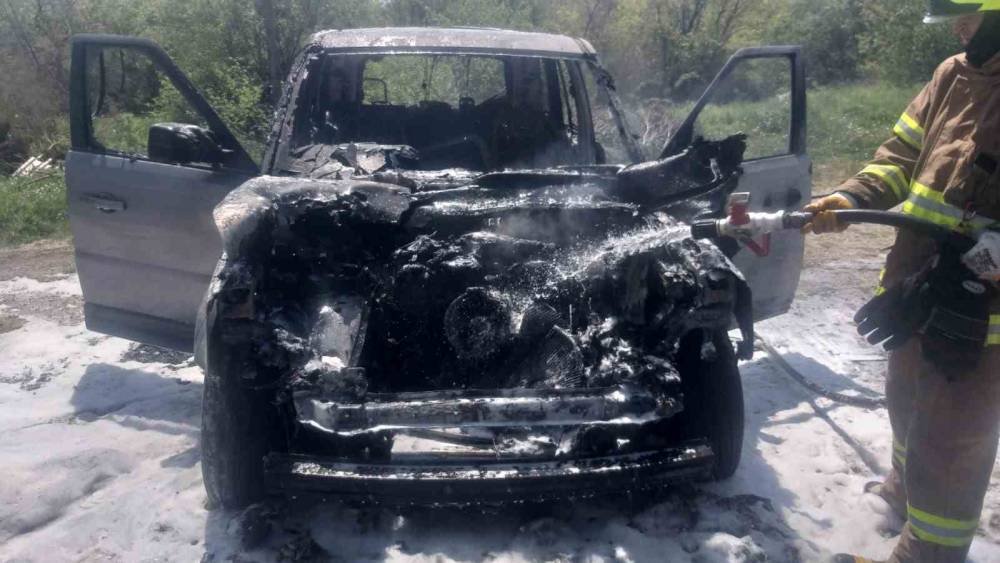 G&ouml;nen&rsquo;de ara&ccedil; yangını paniğe neden oldu
