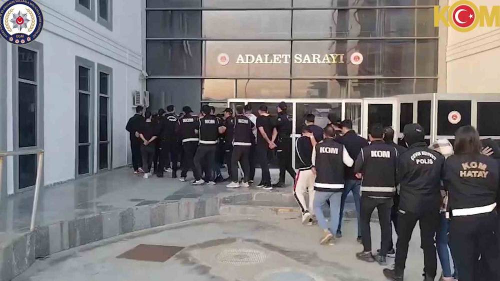 Esnafı s&ouml;zde korumayla haraca bağlayan ve kadınlara zorla fuhuş yaptıran &ouml;rg&uuml;te operasyon: 28 tutuklama
