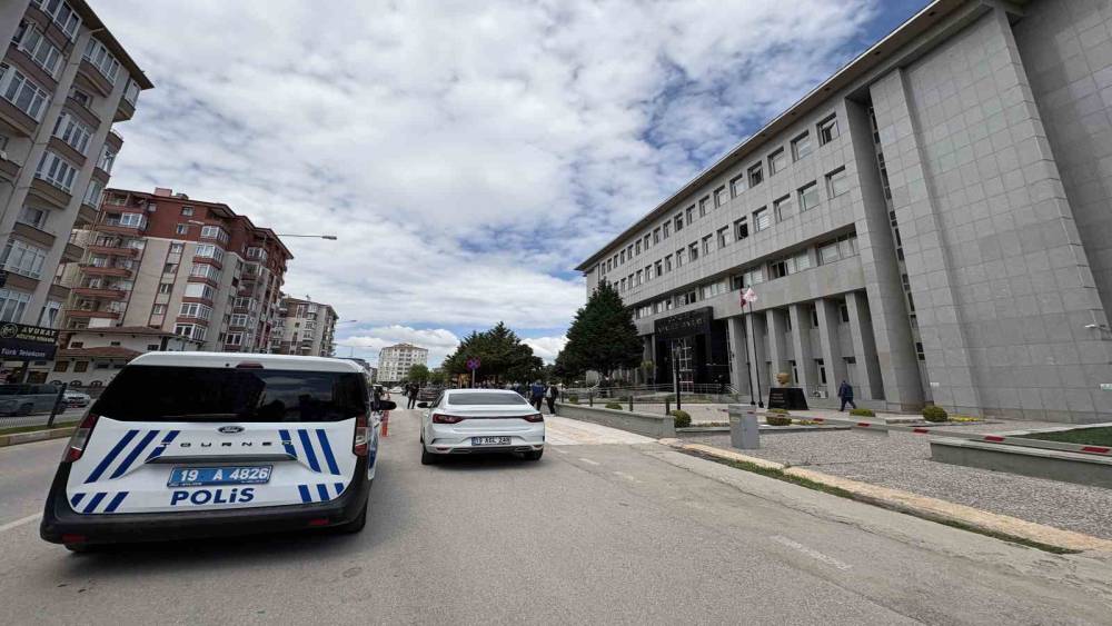 G&uuml;zellik salonunda mobil bankacılık tuzağı: M&uuml;şterilerinin adına kredi &ccedil;eken şebeke &ccedil;&ouml;kertildi
