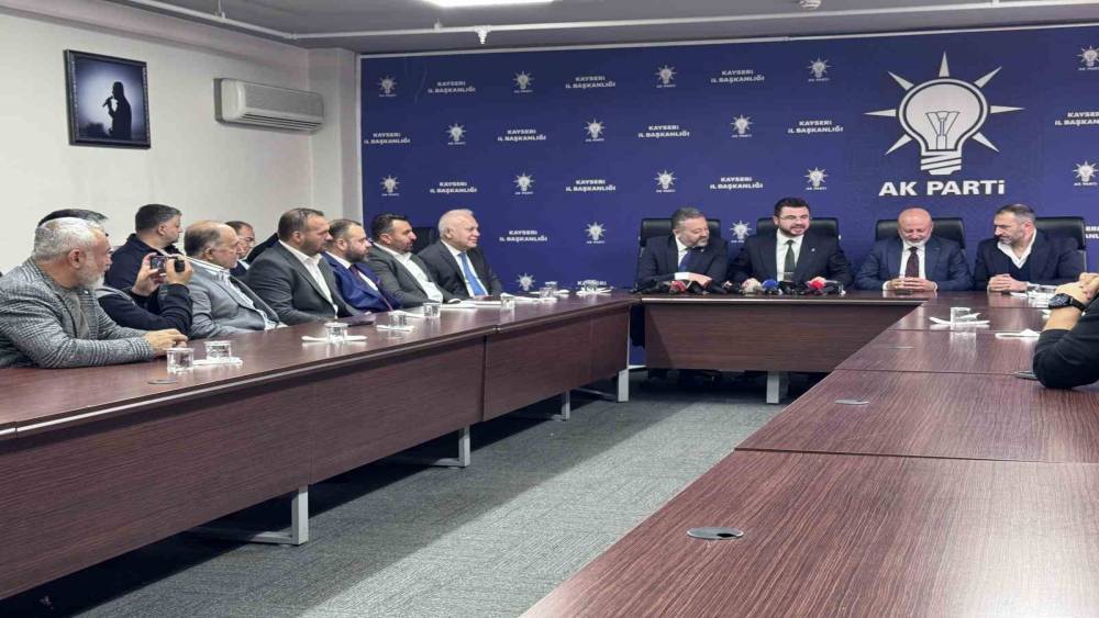 Yeniden Refah Partisi&rsquo;nden istifa eden 4 meclis &uuml;yesi AK Parti&rsquo;ye ge&ccedil;ti
