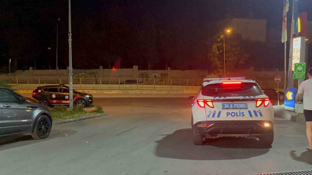 Ey&uuml;psultan&rsquo;da motosikletlilere silahlı saldırı: 3 yaralı
