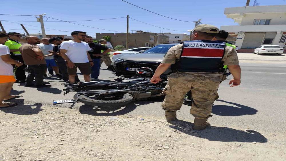 Mardin&rsquo;de motosiklet ile otomobil &ccedil;arpıştı: 1 yaralı
