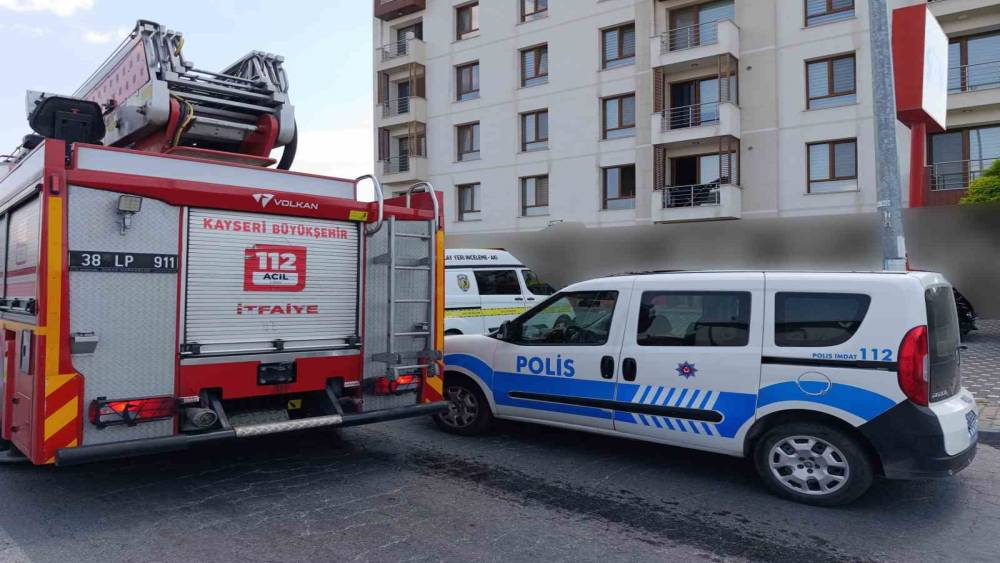 5&rsquo;inci kattan d&uuml;şen &ccedil;ocuk ağır yaralandı
