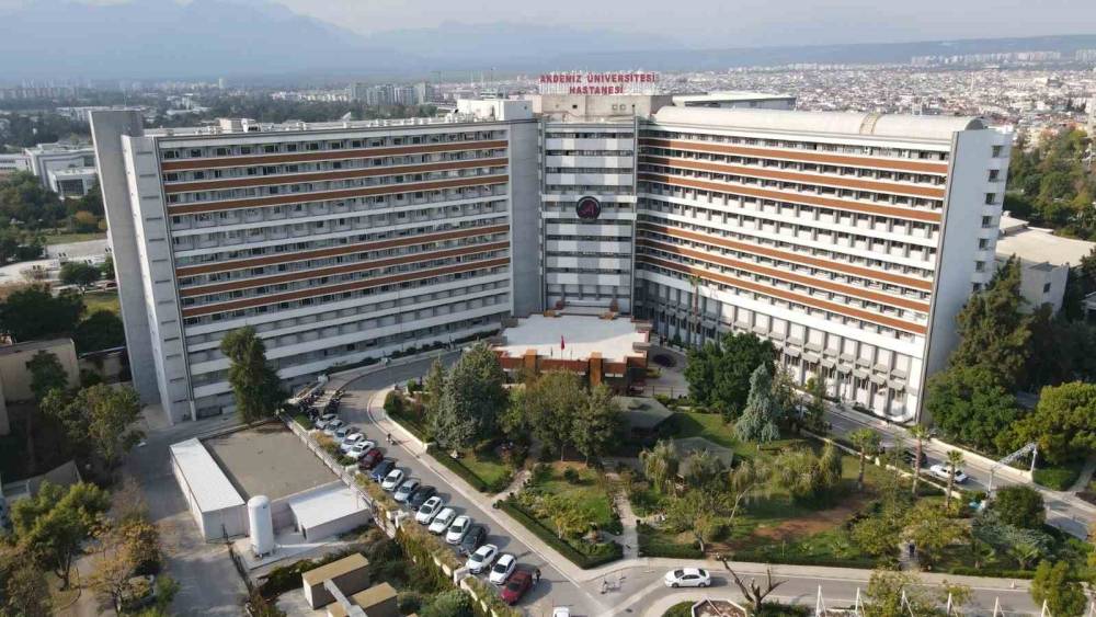 Akdeniz &Uuml;niversitesi&rsquo;nde rahim nakli yapılan hastada organ reddi gelişti
