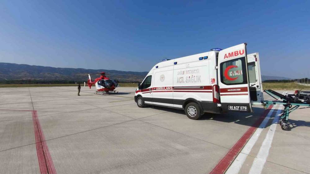 Tokat&rsquo;ta kafa travması ge&ccedil;iren &ccedil;ocuk, helikopter ambulansla Ankara&rsquo;ya sevk edildi
