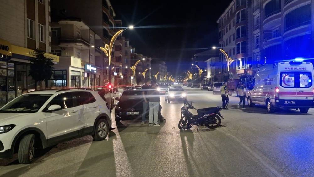 &Ccedil;orum&rsquo;da otomobil ile motosiklet &ccedil;arpıştı: 1 yaralı
