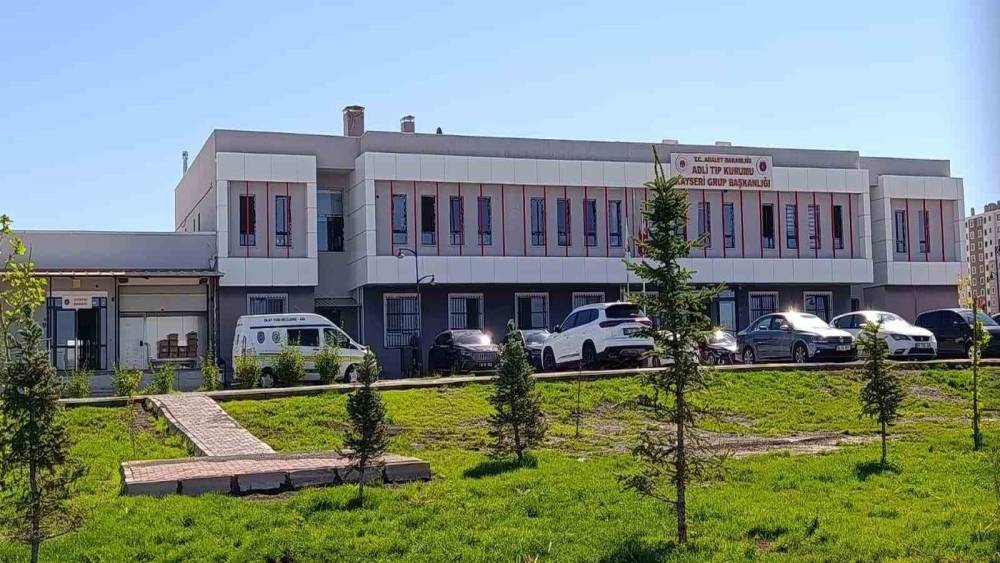 Evinde bı&ccedil;aklanan adam hayatını kaybetti
