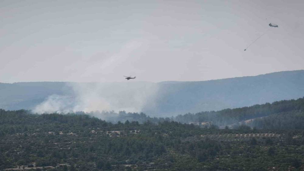Muğla&rsquo;da orman yangınına m&uuml;dahale s&uuml;r&uuml;yor
