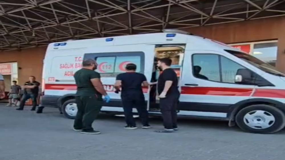 Diyarbakır&rsquo;da kamyonet ile motosiklet &ccedil;arpıştı: 1 &ouml;l&uuml;, 1 yaralı
