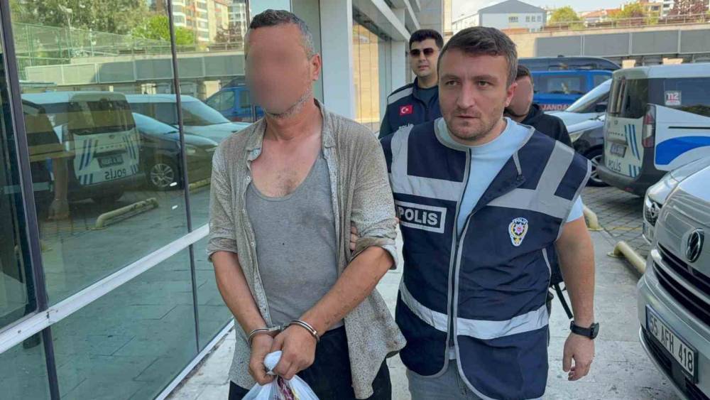 Eşini silahla tehdit eden koca g&ouml;zaltına alındı
