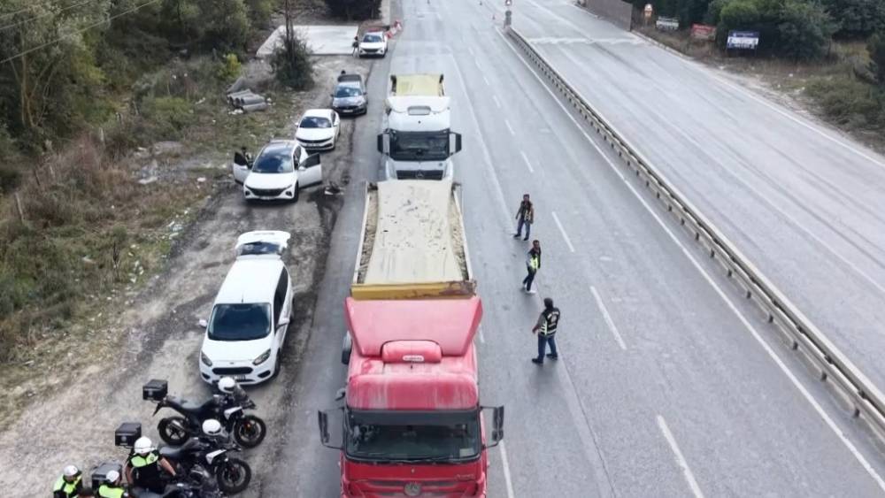 Arnavutk&ouml;y&rsquo;de hafriyat kamyonlarına ve beton mikserlerine denetim
