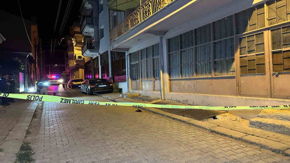 Uşak&rsquo;ta 1 kişinin bı&ccedil;akla ve t&uuml;fekle ağır yaralandığı olayda 2 ş&uuml;pheli tutuklandı
