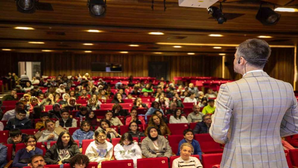 Eğitim koçu Dinç, Aile ve Kariyer Okulu ile ilgili bilgi verdi
