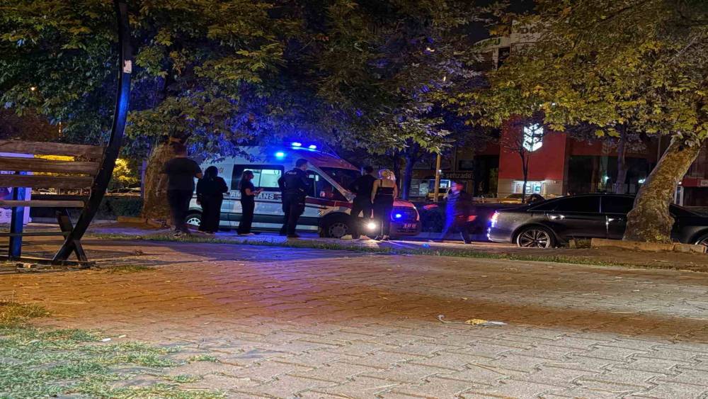Trafikte &lsquo;yan bakma&rsquo; kavgasında kan aktı: 1 yaralı
