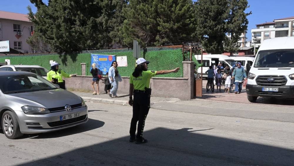 Osmaniye&rsquo;de okul &ccedil;evrelerinde dron destekli g&uuml;venlik denetimi
