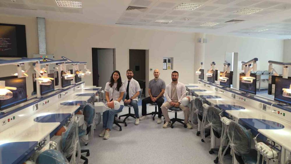 Diş hekimliği &ouml;ğrencileri kliniğe mankenler &uuml;zerinde hazırlanacak
