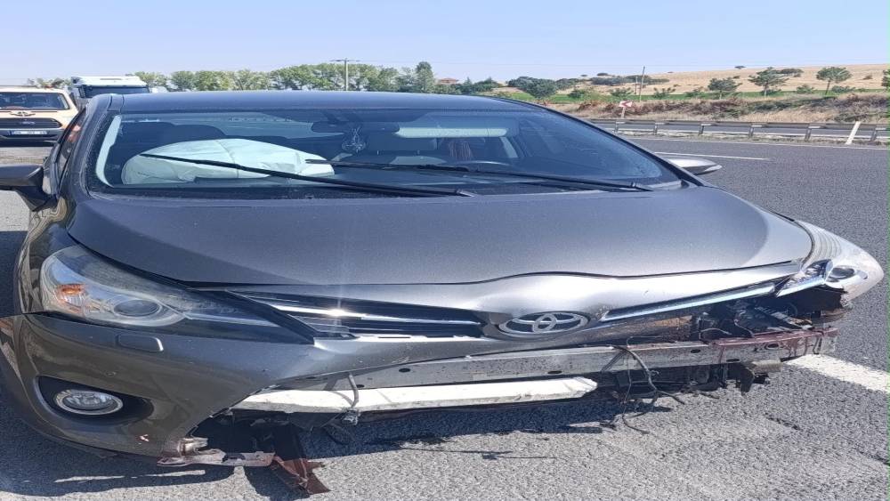 Yola aniden &ccedil;ıkan koyun kazaya sebep oldu, 1 yaralı
